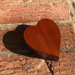 Vintage Richard Lee Hand Carved Walnut Heart Shaped Keepsake Jewelry Box 3.25”